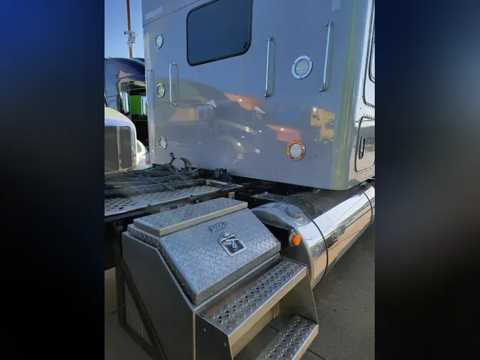 2023 Kenworth W900L