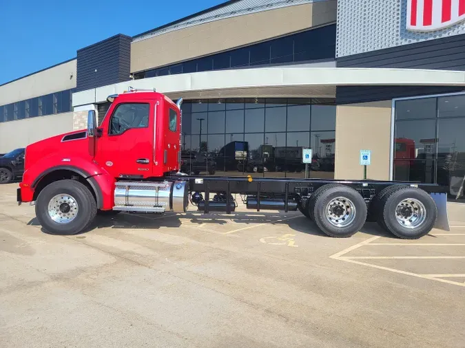 2025 Kenworth T880