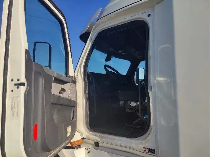 2018 Freightliner T12664ST