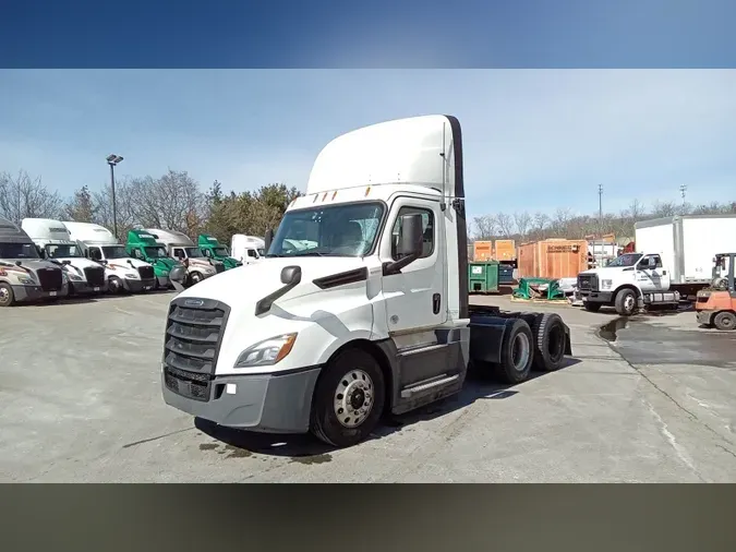 2020 Freightliner Cascadia 126