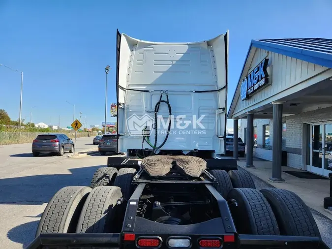 2023 VOLVO VNL64T860