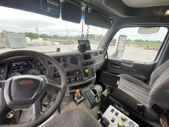2015 PETERBILT 567