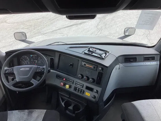 2022 Freightliner Cascadia 126