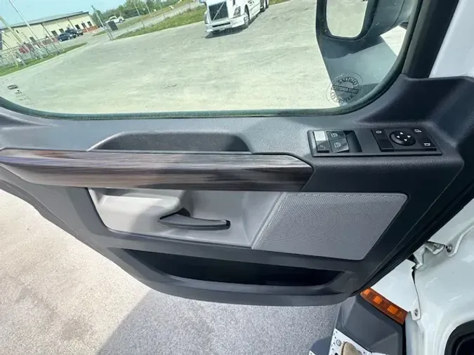2021 FREIGHTLINER CASCADIA 126