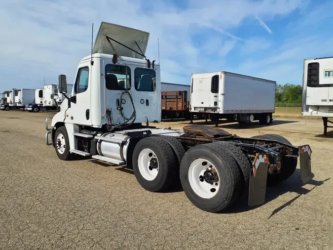 2019 FREIGHTLINER/MERCEDES CASCADIA 125