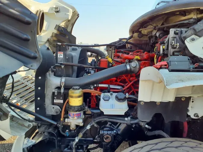 2018 FREIGHTLINER M2 106