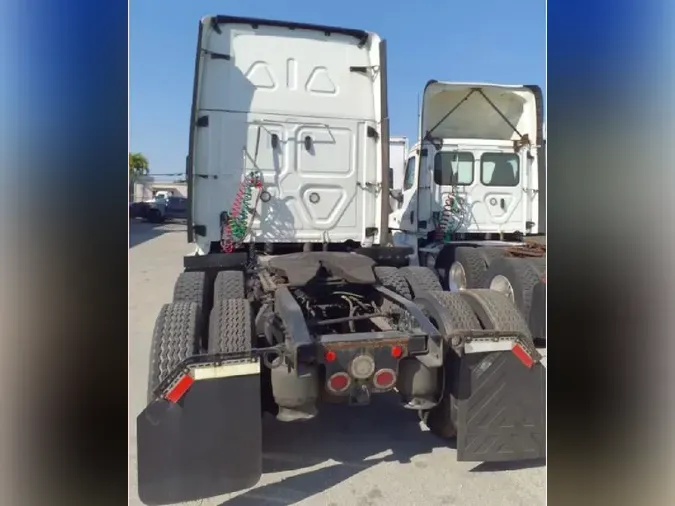 2020 FREIGHTLINER Cascadia 126