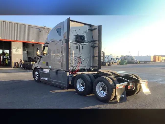2022 Freightliner Cascadia 126