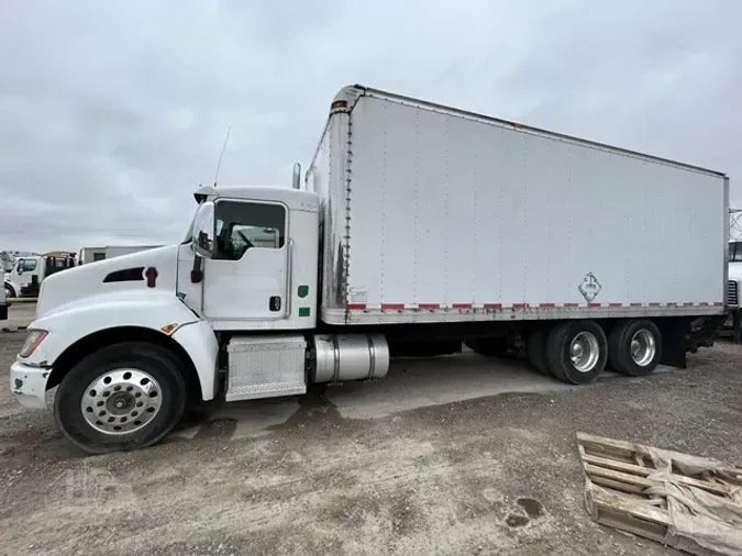 2011 KENWORTH T370
