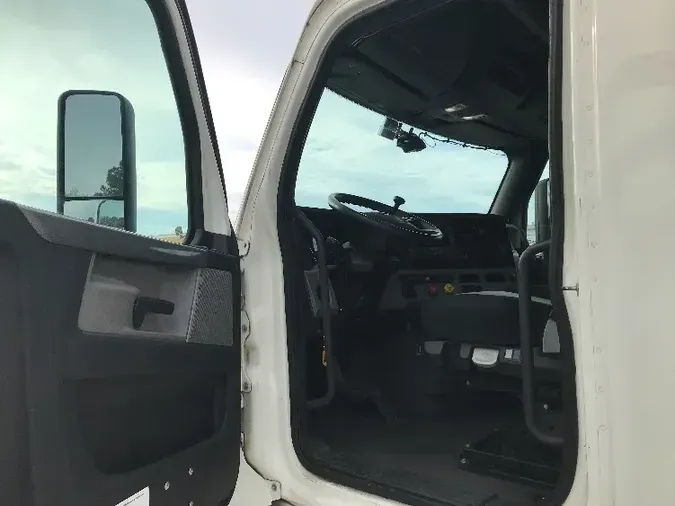 2019 Freightliner T12664ST