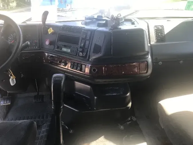 2003 VOLVO VNL64430