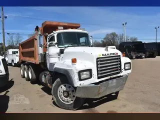 1996 MACK RD688S