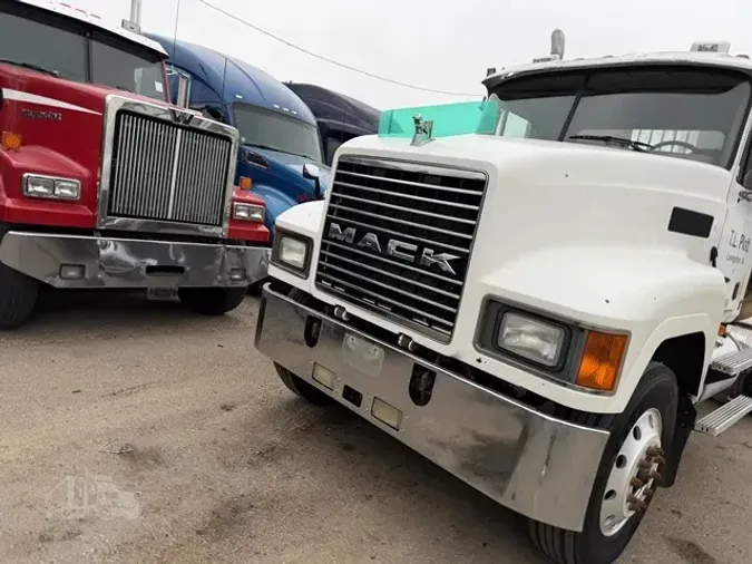 2003 MACK CH61319d3f85b2e4a8ac739825439293f6fc6