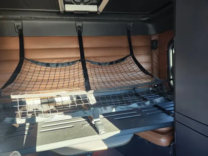 2019 FREIGHTLINER Cascadia 126