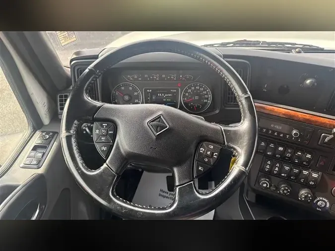 2021 INTERNATIONAL LT