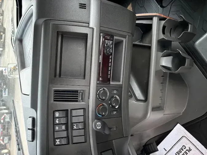 2020 VOLVO TRUCK VNL64T300