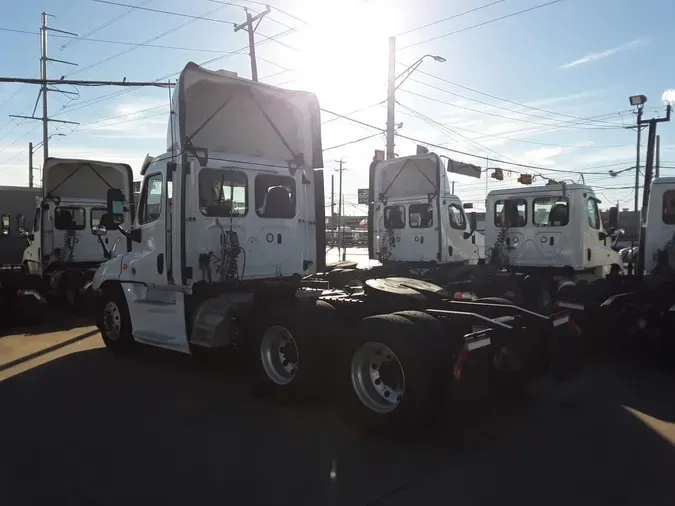 2019 FREIGHTLINER/MERCEDES CASCADIA 12519ddd71031911c3fc85173c2d6300ef5