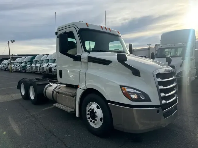2019 FREIGHTLINER/MERCEDES NEW CASCADIA 126