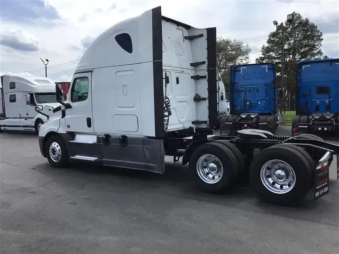 2020 FREIGHTLINER CASCADEVO1