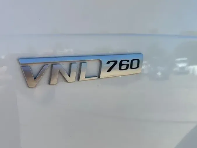 2019 VOLVO VNL64T760