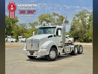 2025 KENWORTH T880