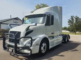 2020 VOLVO VNR64T-640