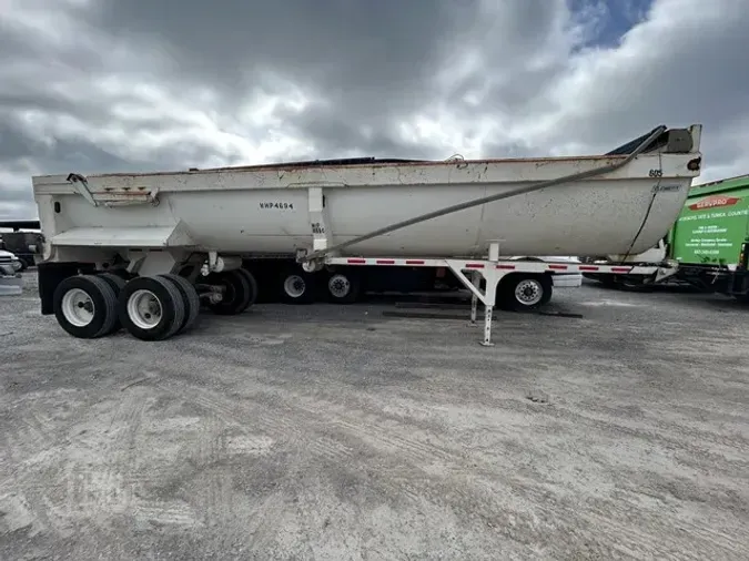 2005 CLEMENT 32 FT END DUMP
