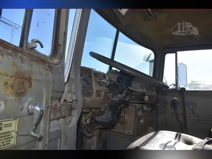 1975 MACK DM685S