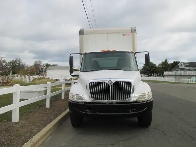 2002 INTERNATIONAL 4300