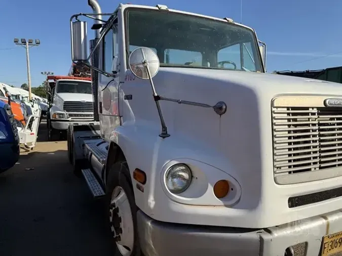 2000 FREIGHTLINER FL112