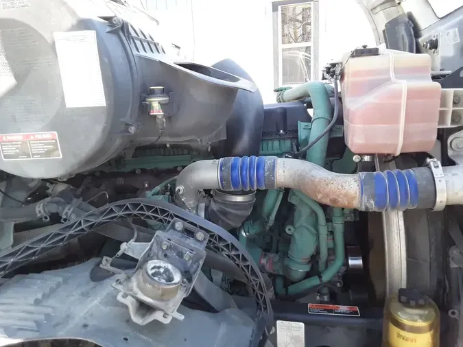 2016 VOLVO VNL42TRACTOR