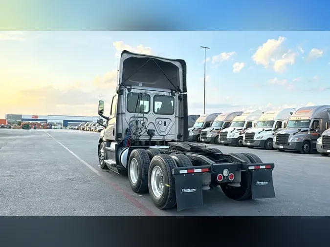2020 Freightliner Cascadia 12619fb12e5589791d1463b236c251f513a