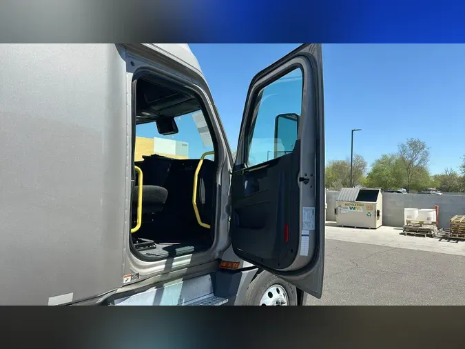 2024 Freightliner Cascadia 126