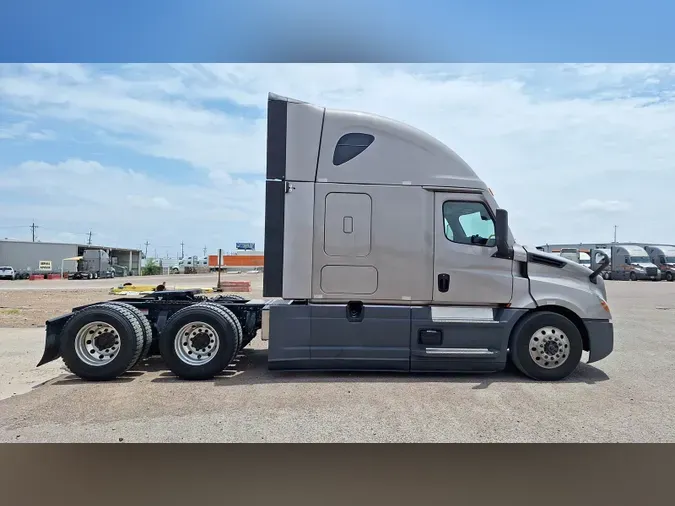 2025 Freightliner Cascadia 126