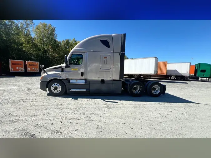 2023 Freightliner Cascadia 126
