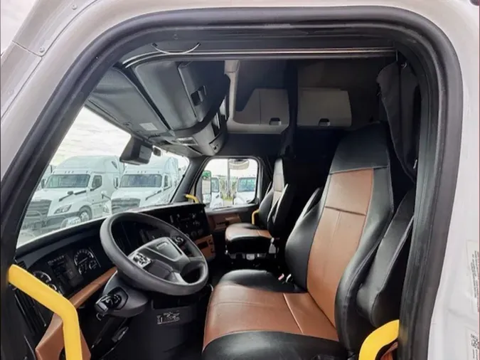 2021 Freightliner Cascadia 126
