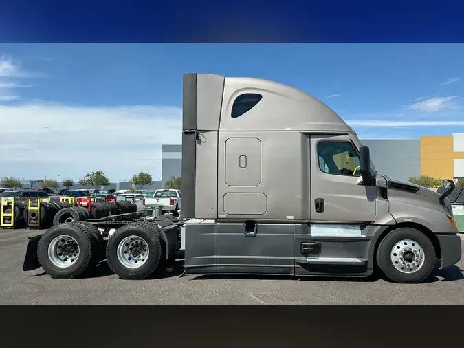 2024 Freightliner Cascadia 126