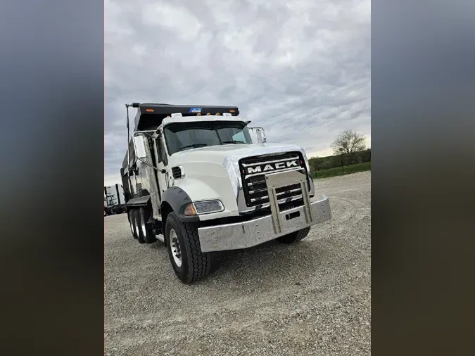 2026 MACK GR64B