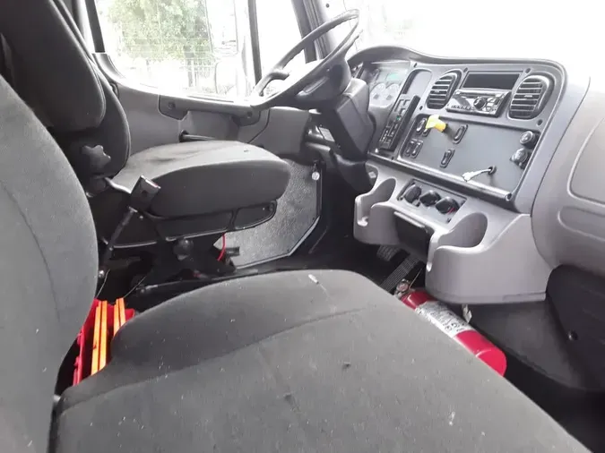 2018 FREIGHTLINER M2 106