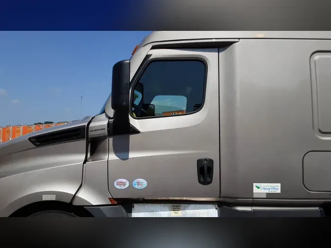 2025 Freightliner Cascadia 126