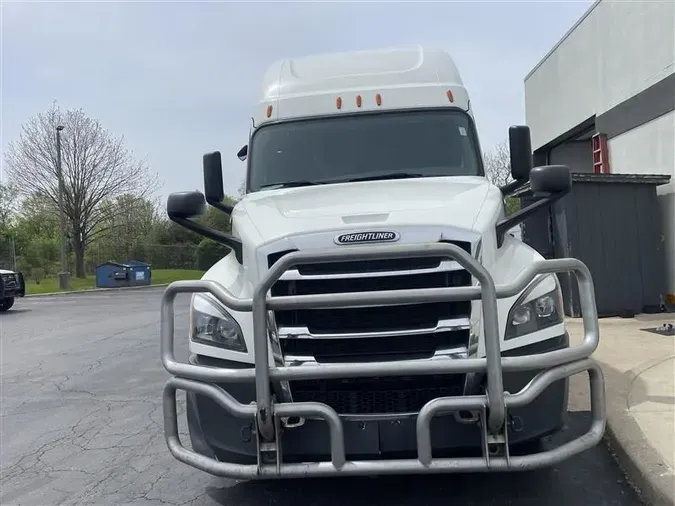 2020 FREIGHTLINER CA126