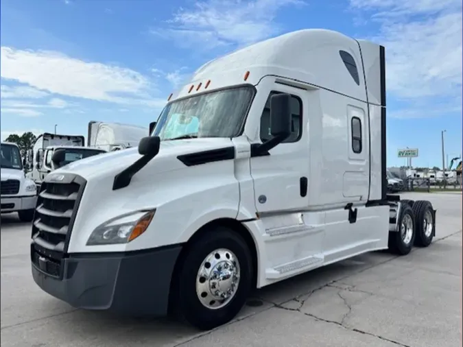 2021 Freightliner Cascadia 126