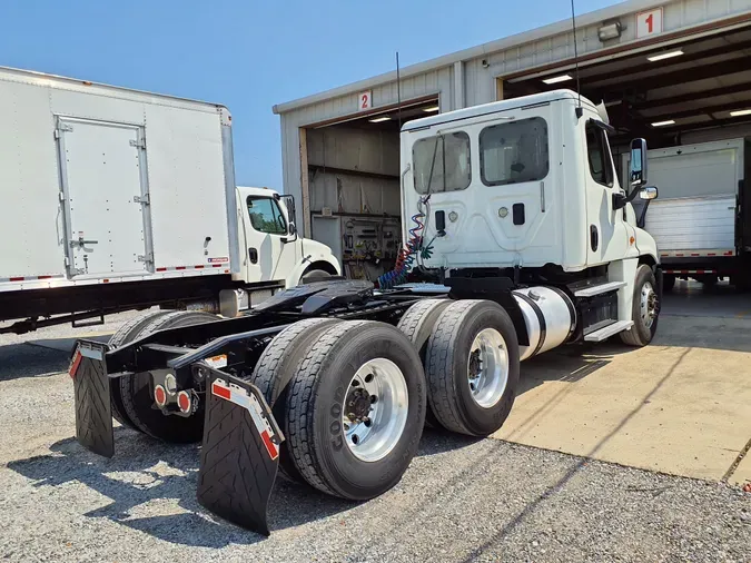 2017 FREIGHTLINER/MERCEDES CASCADIA 125