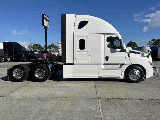 2023 Freightliner Cascadia 126