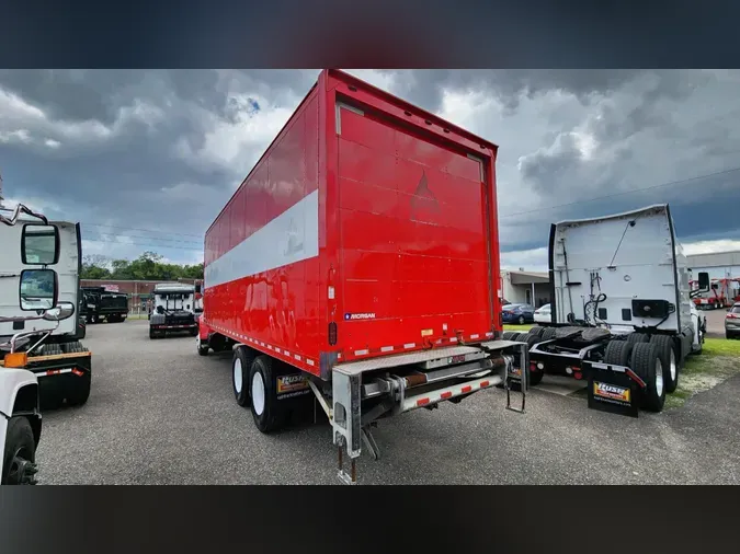 2020 Peterbilt 348