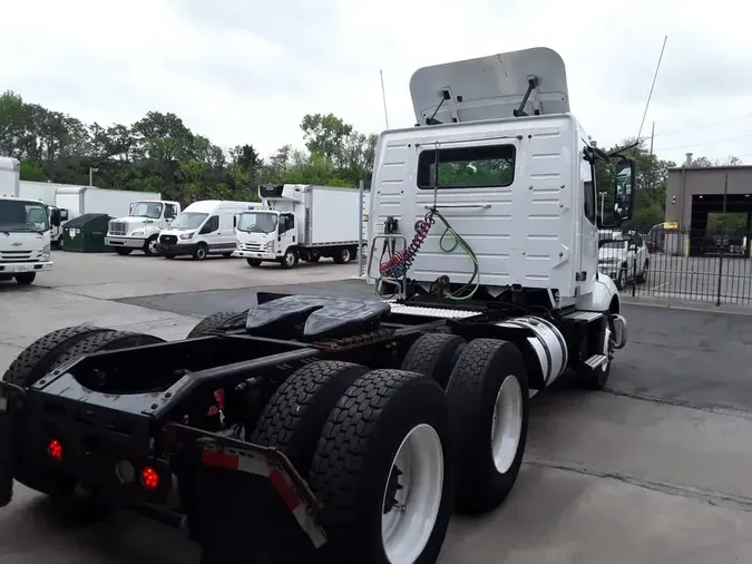 2019 VOLVO VNL64T-300