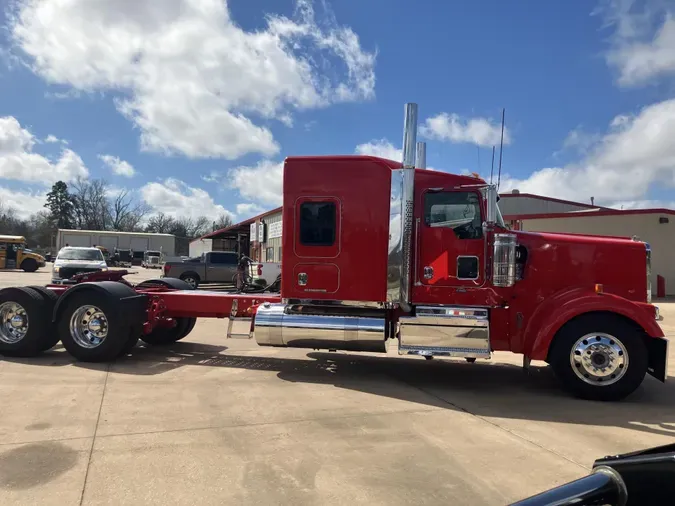 2023 Kenworth W900L