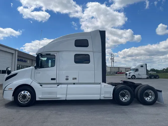 2023 VOLVO VNL64T860
