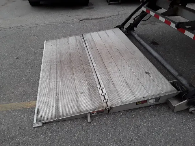 2020 FREIGHTLINER/MERCEDES M2 106