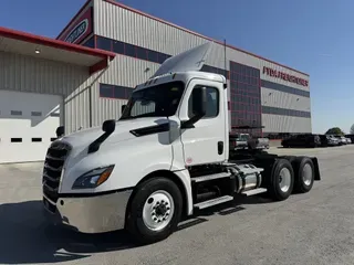 2020 Freightliner CASCADIA 126